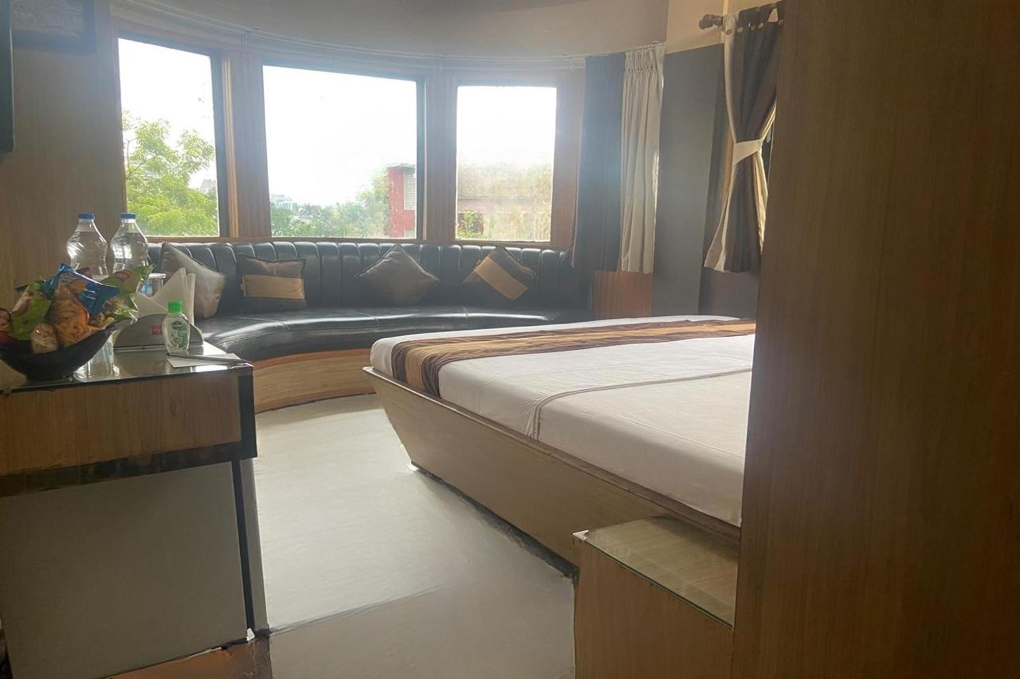 The Kei Inn & Suites Hotel Near Salt Lake Колката Екстериор снимка