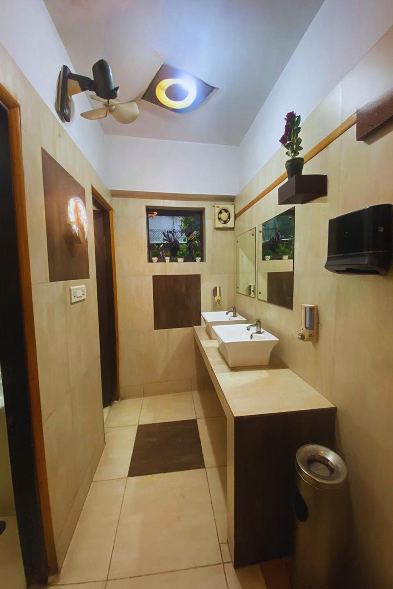 The Kei Inn & Suites Hotel Near Salt Lake Колката Екстериор снимка